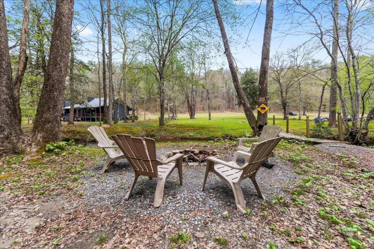Vila Cozy Cabin Beside Briar Creek, Fire Pit, Wifi Ellijay Exteriér fotografie