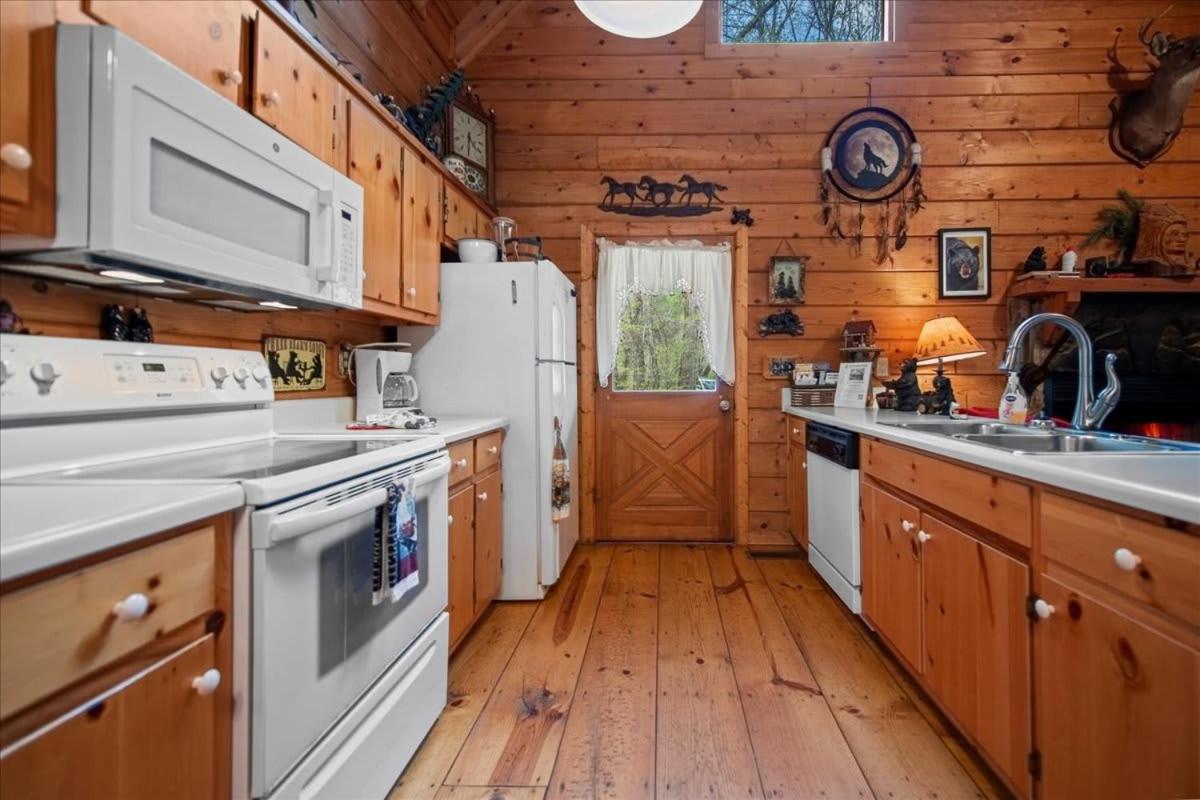 Vila Cozy Cabin Beside Briar Creek, Fire Pit, Wifi Ellijay Exteriér fotografie